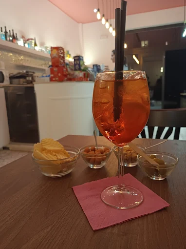 Drink e stuzzichini per l'aperitivo serale